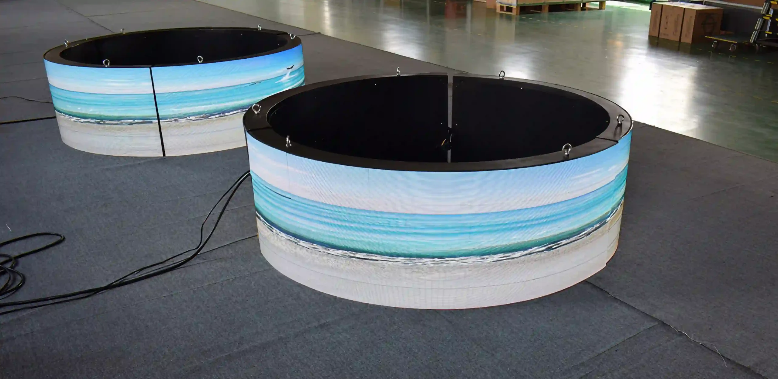 Cylindrical LED Screen Amusement Center